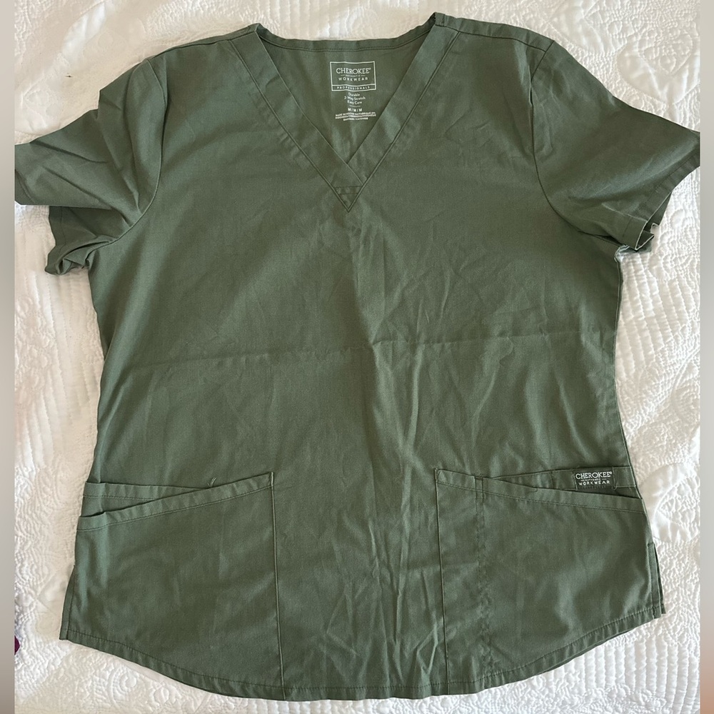 Cherokee scrub top